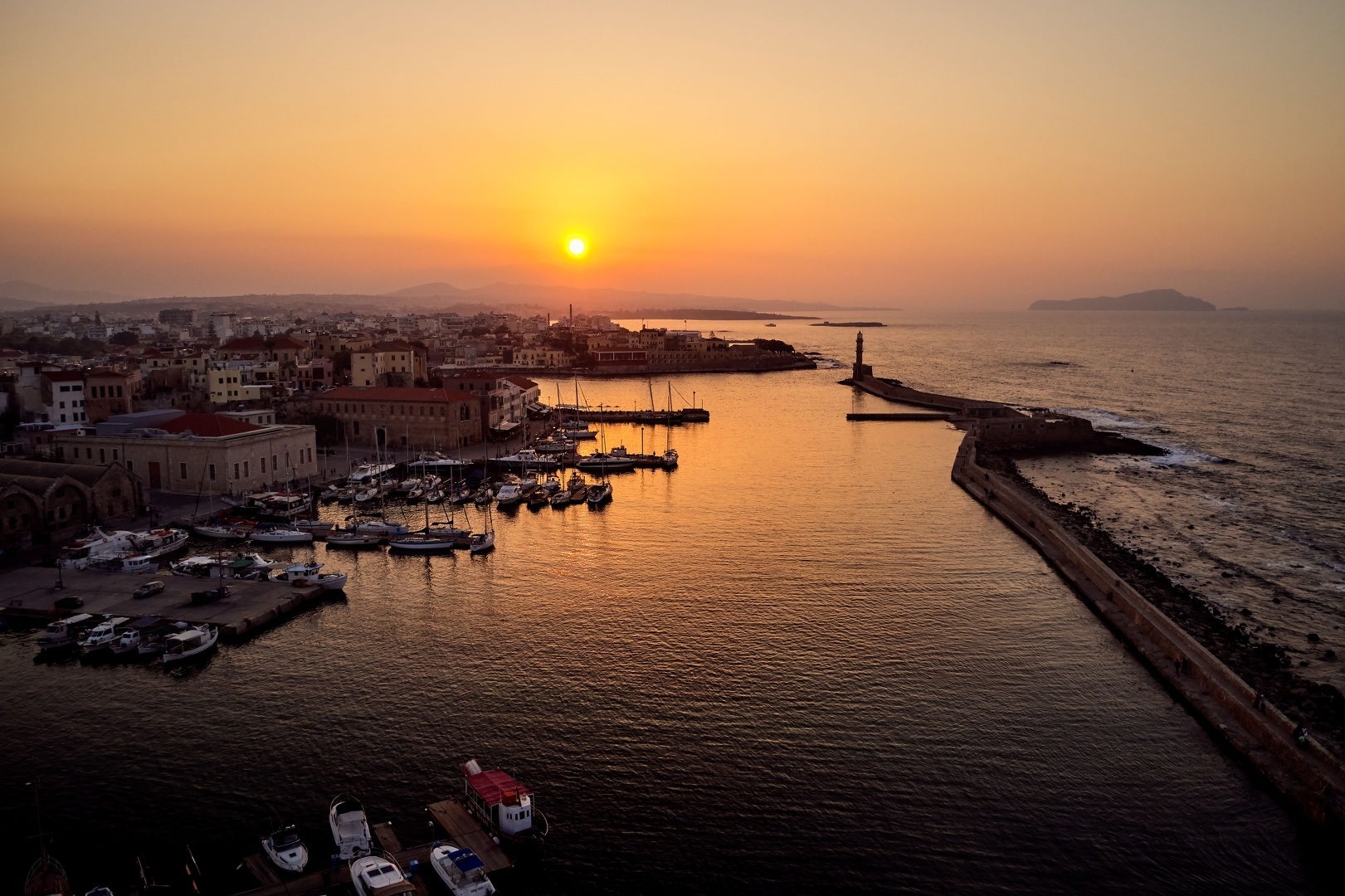 Exploring Creta: Τρέξιμο στο ηλιοβασίλεμα στα Χανιά