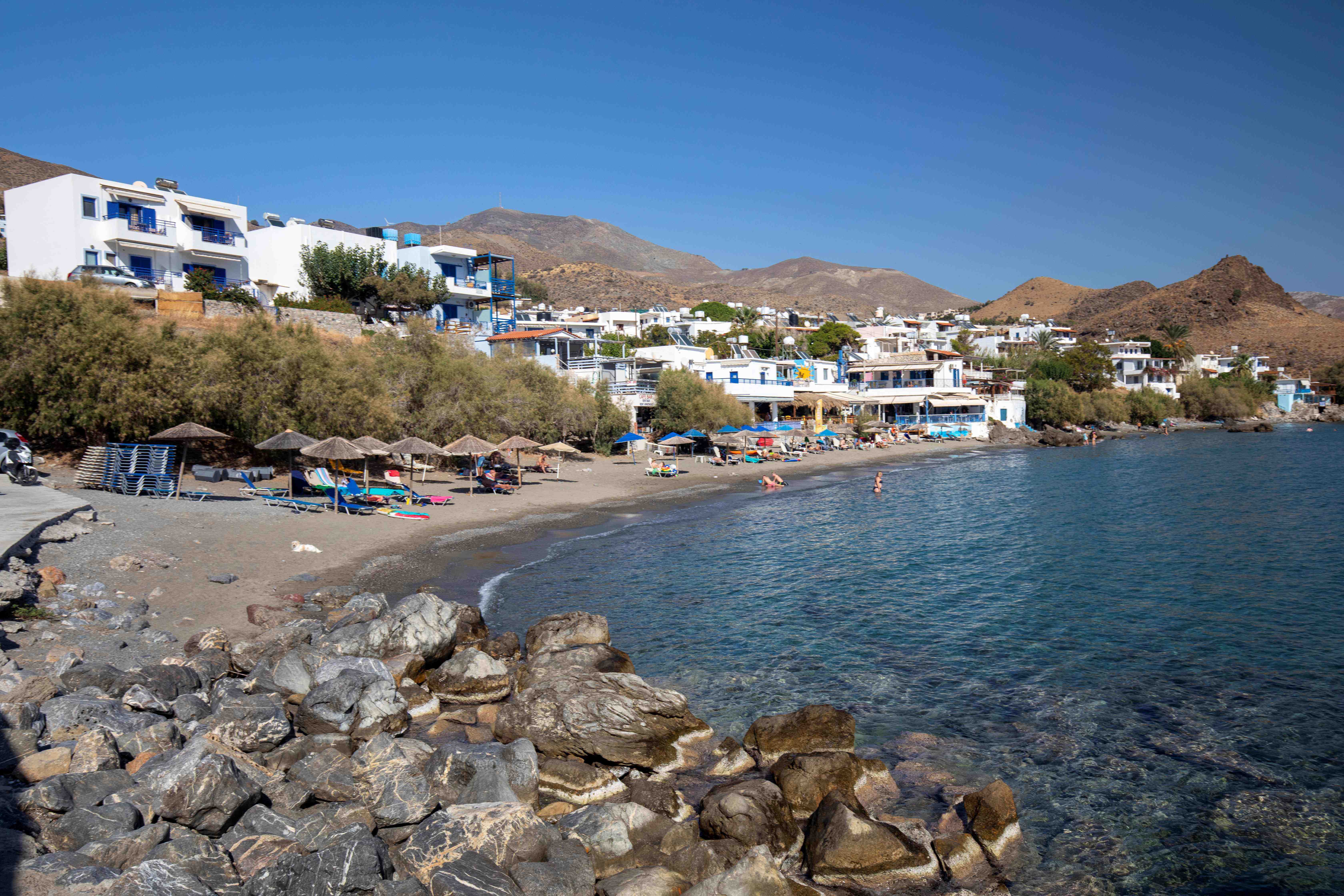 Λέντας: Ένα λιοντάρι, ένα λιμάνι και μια μαγευτική παραλία