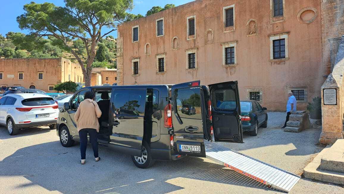 Exploring Creta:Υπηρεσίες WAV (Οχήματα Προσβάσιμα σε Αναπηρικά Αμαξίδια)