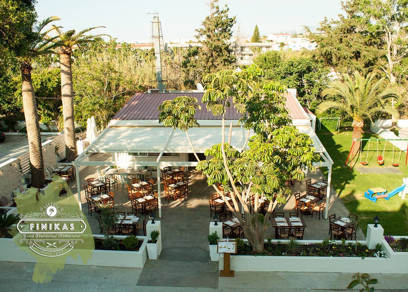 Taverna Foinikas: Family Pleasures in Platanias, Rethymno