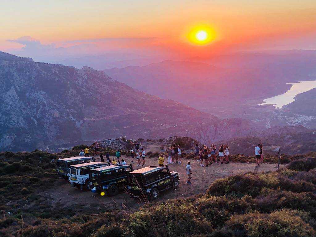 Safari Experts: Μαγικό ηλιοβασίλεμα σε μία αξέχαστη εκδρομή