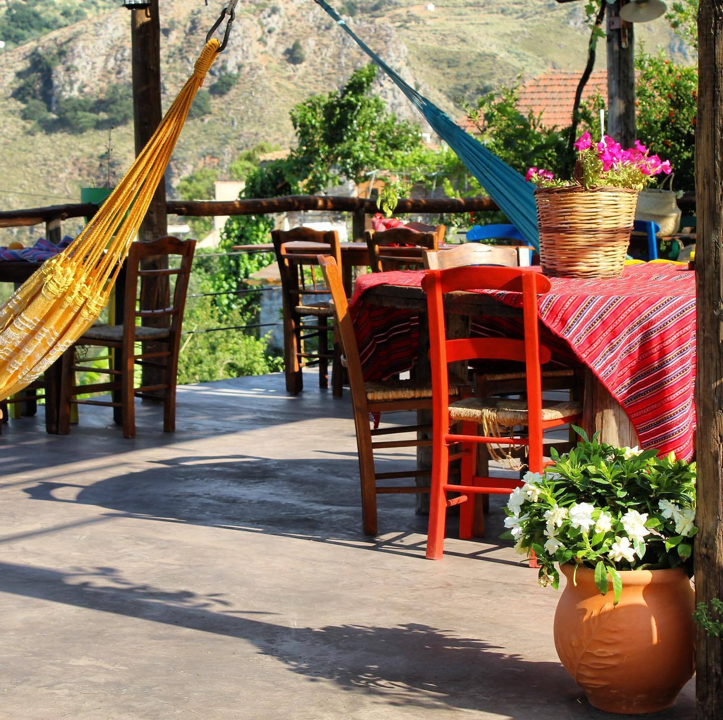 Spiliaraki: Tasty Dishes and a Beautiful View in Topolia