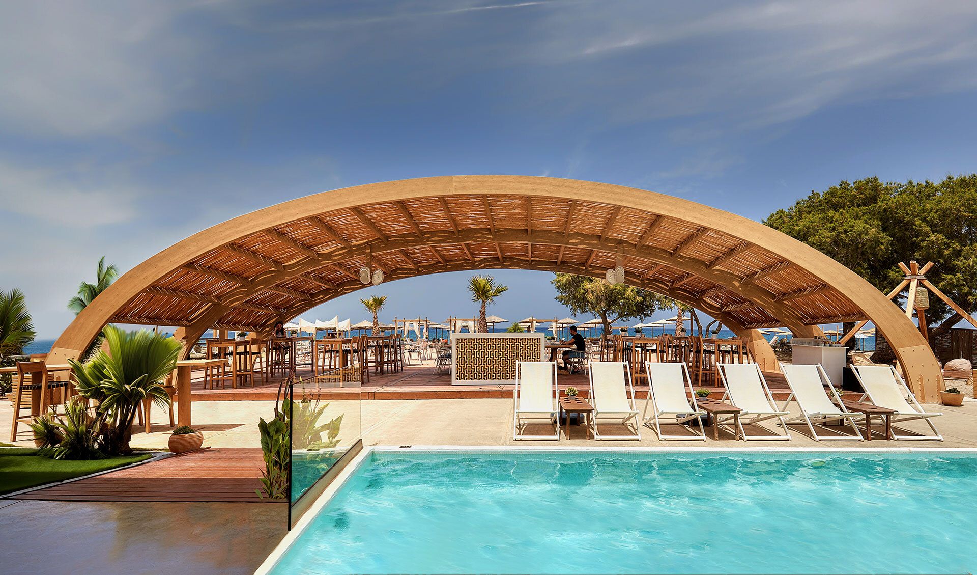 Enorme Hotels & Villas
